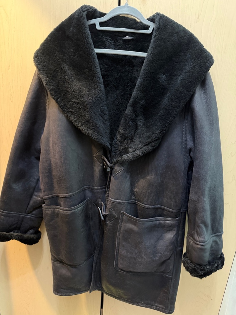 Vintage Andrew Marc 100% Shearling Sheepskin Toggle Front Coat in Black Sz Med